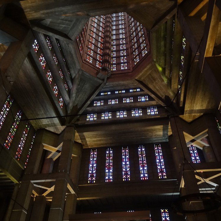 Гавр - Свет внутри церкви Святого Иосифа Гавр - свет внутри церкви Святого Иосифа