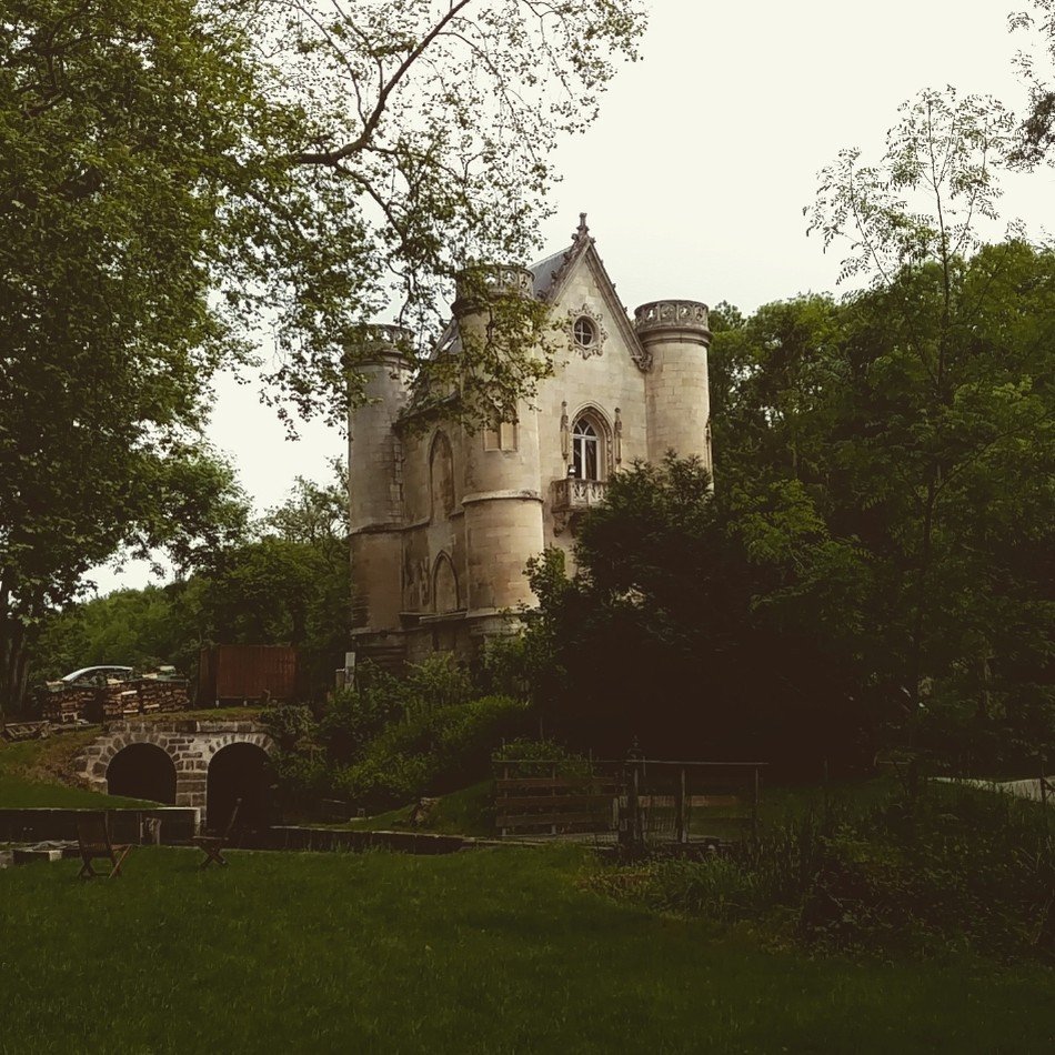 Замок Белой королевы Château de la Reine Blanche