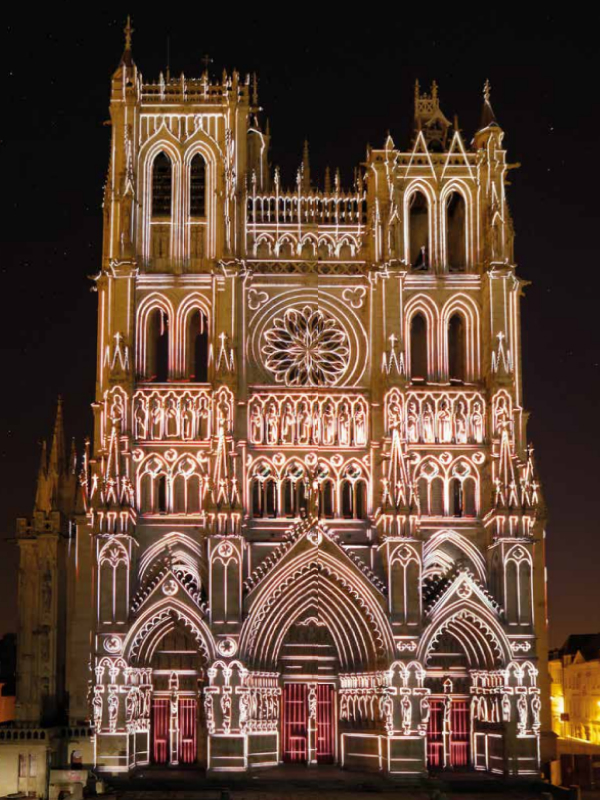 Световое шоу на Амьенском соборе