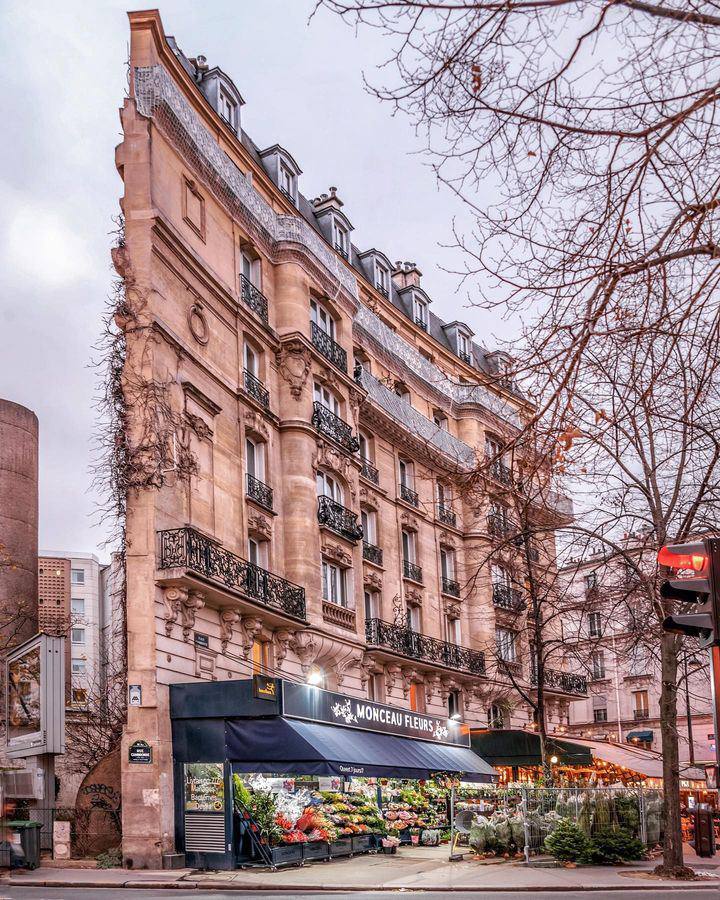 Плоский дом на 3 Pl. Cambronne, 75015 Paris