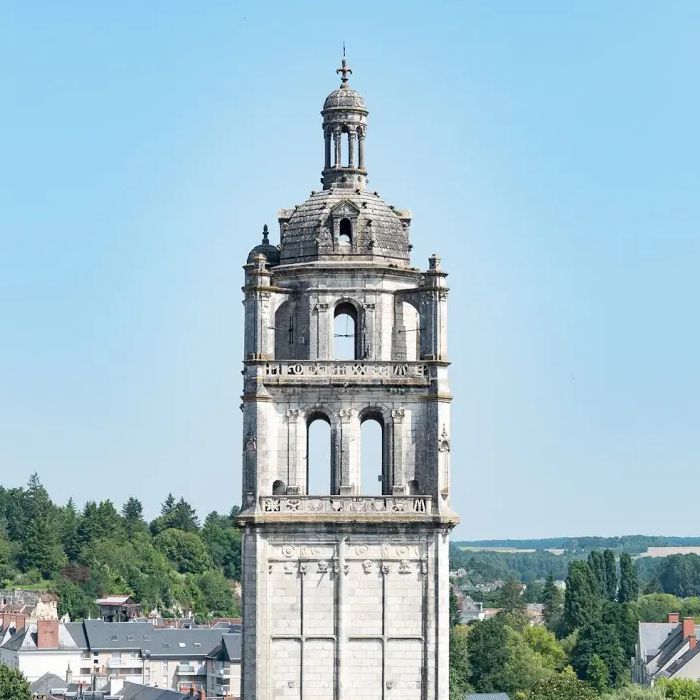 Башня "Tour Saint-Antoine" в Лоше