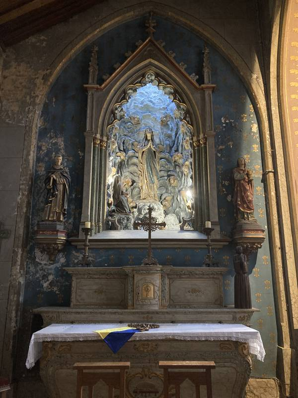 Внутри Église Saint-Pierre