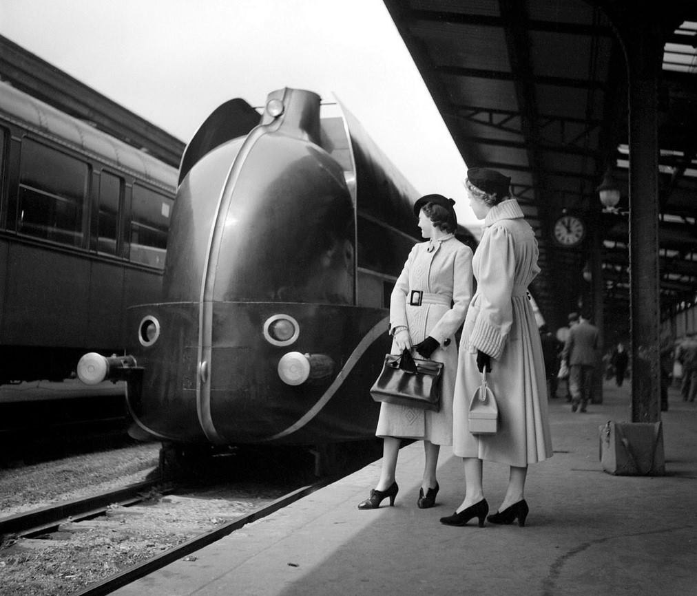 Исторический кадр — Поезд PLM на перроне в 1937 году