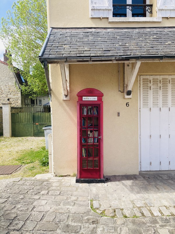 На улицах Cergy-Village