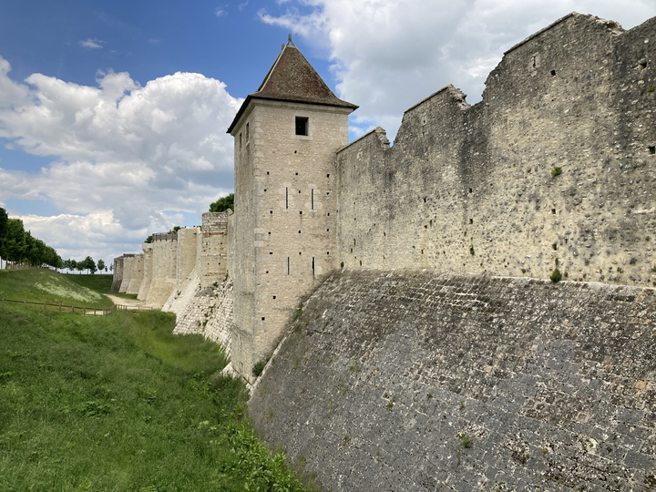 Стены средневекового города