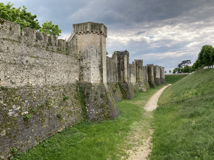 Ров и Стены средневекового города