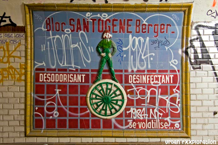 Старинная керамическая реклама на Saint-Martin