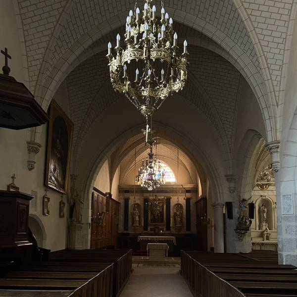 Внутри церкви в Cheverny