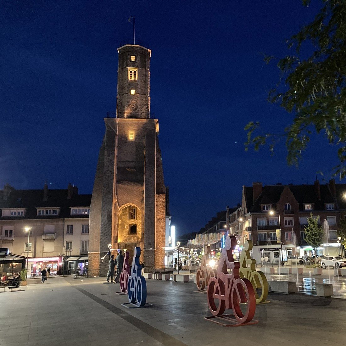 La Tour du Guet La Tour du Guet ночью